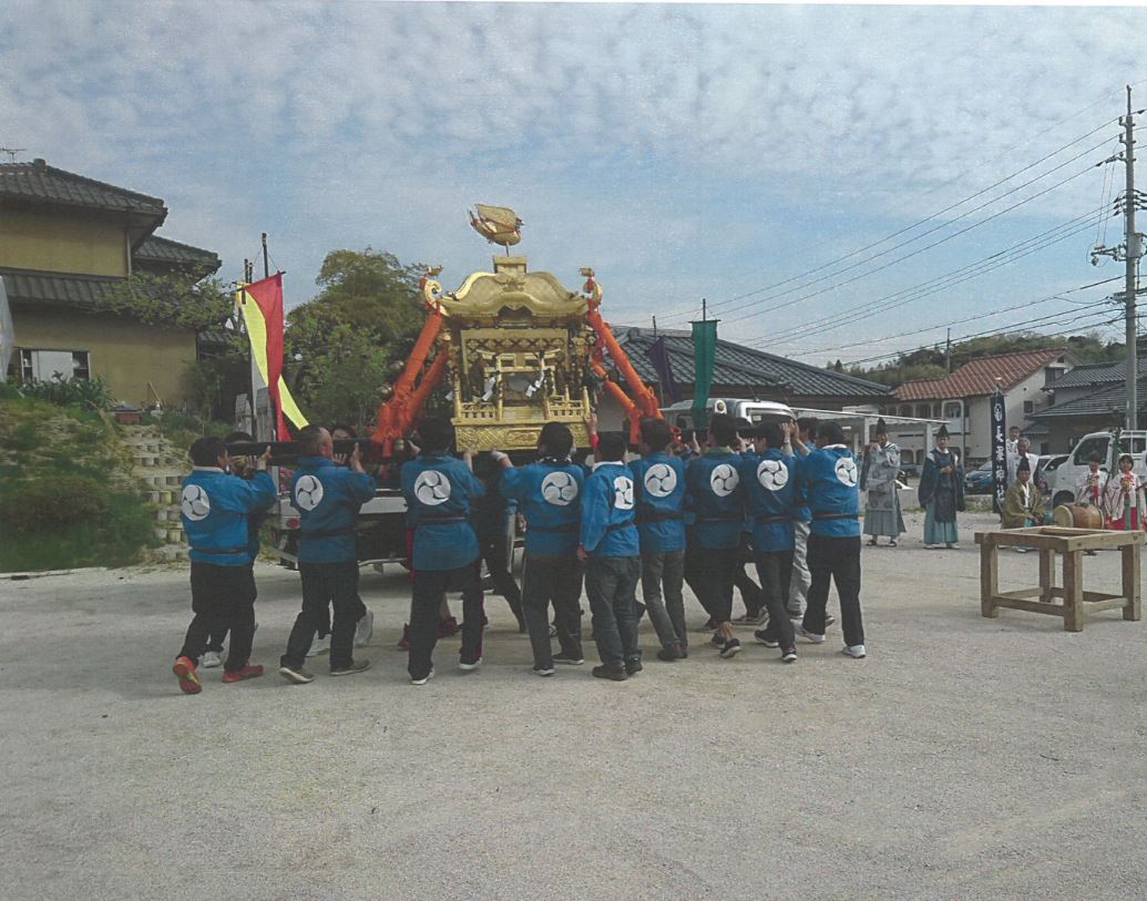 長沢神社お神輿担ぎの様子