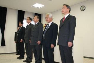 写真右から、山本副理事長、飯田理事、高橋理事、山下理事、中島事務局長