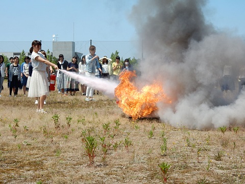 消火器による消火訓練2