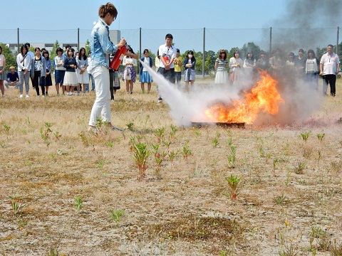 消火器による消火訓練1