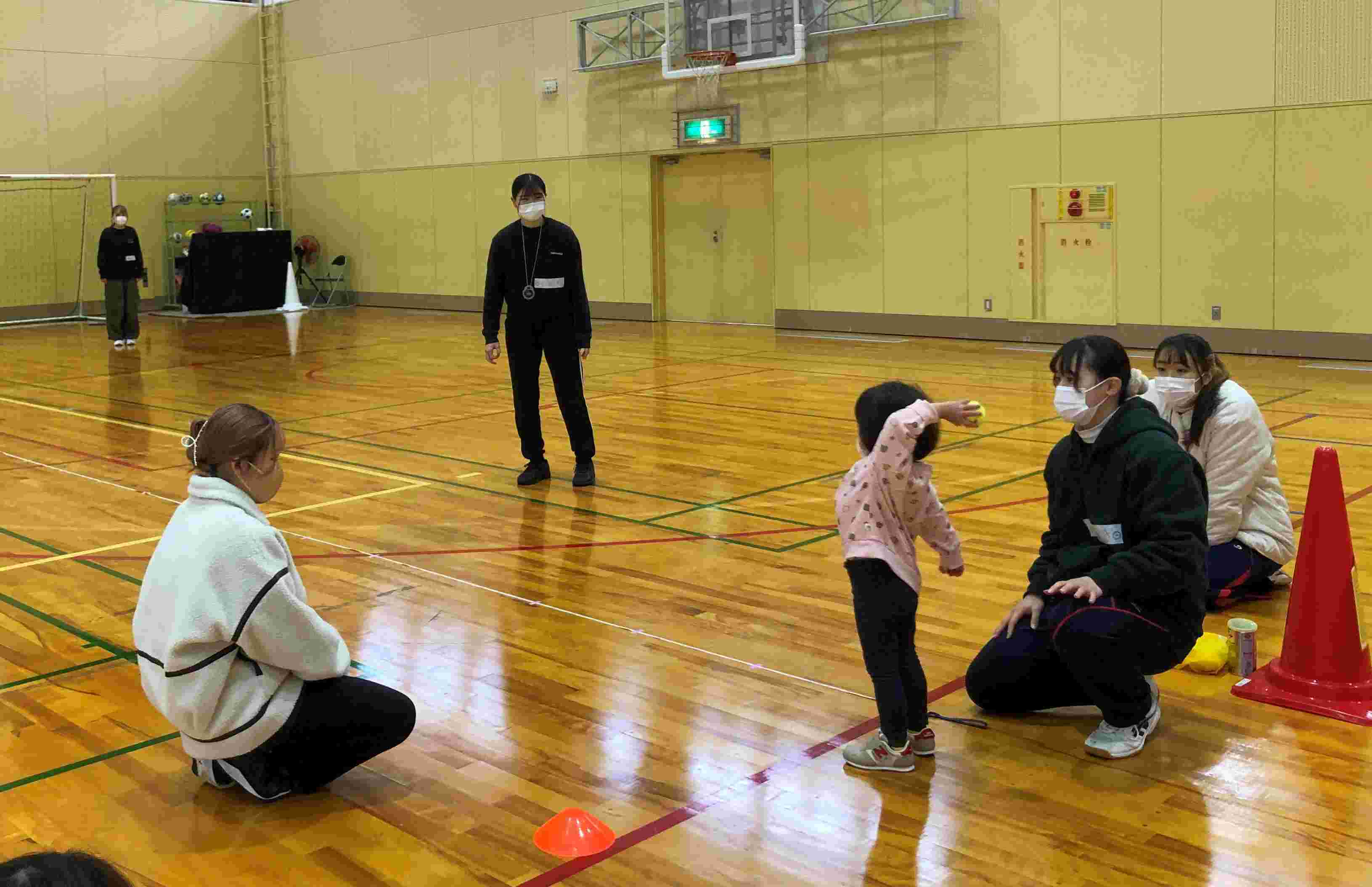 投げる