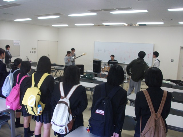 軽音部