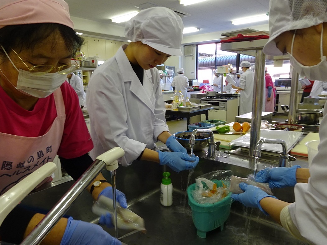 調理の様子（隠岐圏域）
